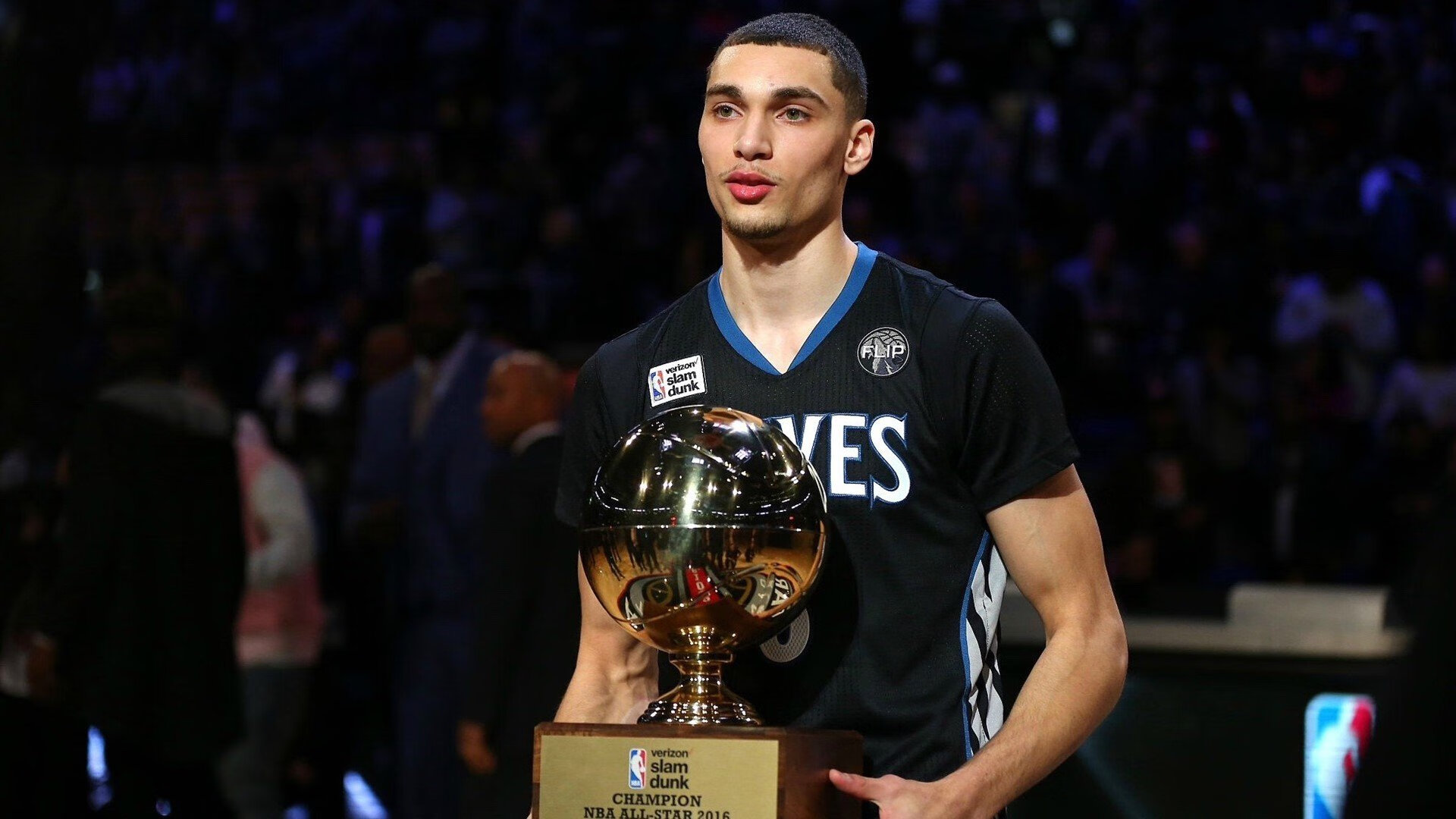 开云中国大陆-“飞跃东安湖：跑酷选手挑战最具难度的障碍赛道”